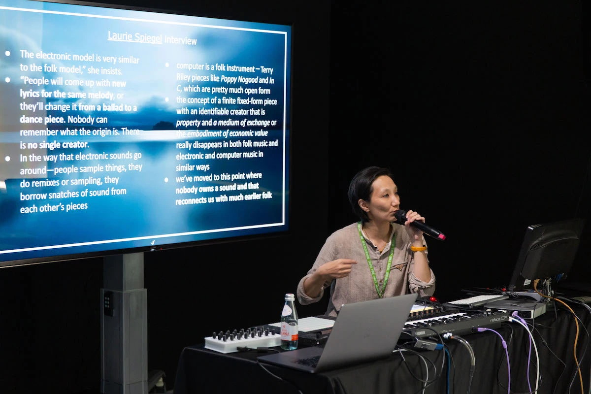 點擊觀看大圖-「共域」之一:《群島之海》,島嶼e:「民謠的根會隨旋律穿越過一切」(李慈湄、鄭文琦),圖像由臺北市立美術館提供 「共域」之一:《群島之海》,島嶼e:「民謠的根會隨旋律穿越過一切」(李慈湄、鄭文琦),圖像由臺北市立美術館提供-圖片