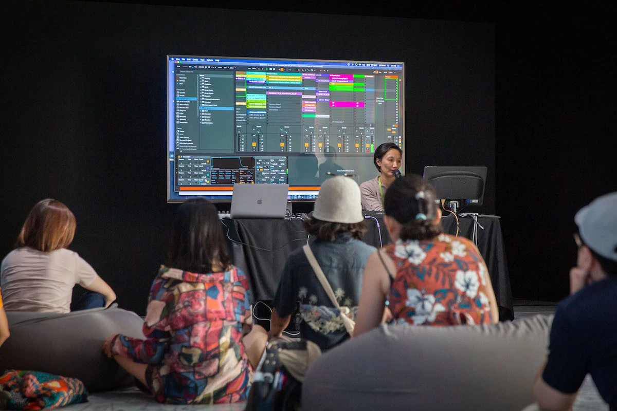 點擊觀看大圖-「共域」之一:《群島之海》,島嶼e:「民謠的根會隨旋律穿越過一切」(李慈湄、鄭文琦),圖像由臺北市立美術館提供 「共域」之一:《群島之海》,島嶼e:「民謠的根會隨旋律穿越過一切」(李慈湄、鄭文琦),圖像由臺北市立美術館提供-圖片