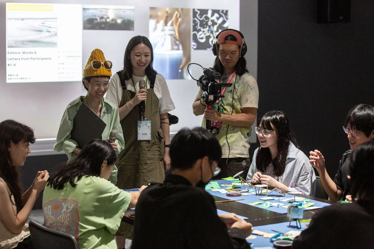 點擊觀看大圖-「共域」之一:《群島之海》,島嶼c:「鱟重組敘事——淌流自史前的內在藍海》(徐詩雨、姚睿蘭),圖像由臺北市立美術館提供 「共域」之一:《群島之海》,島嶼c:「鱟重組敘事——淌流自史前的內在藍海》(徐詩雨、姚睿蘭),圖像由臺北市立美術館提供-圖片