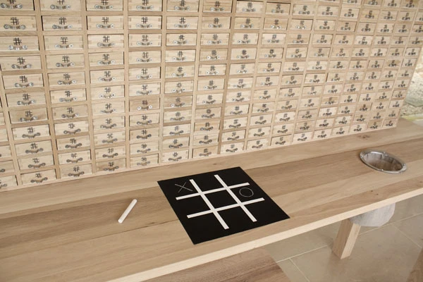 圖 3-２ 朱利安．佩維厄，MENACE 2。局部：井字板子。Courtesy of Jousse entreprise gallery-圖片