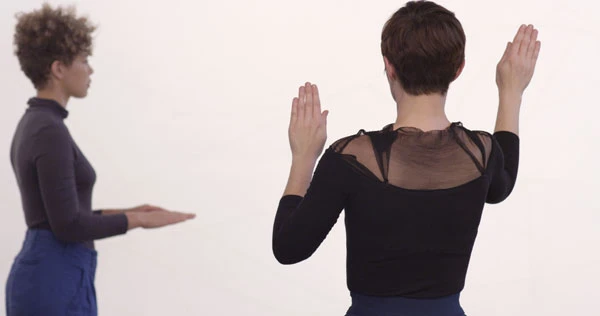 圖 7-２ 朱利安．佩維厄，〈我們該怎麼辦呢？第二系列〉（What Shall We Do Next? Séquence #2），HD/2K錄像，16'47''，製作：Julien Prévieux，出品＂Jousse Entreprise，製作：Anna Sanders電影業，2014。影像截取之二。Courtesy of Jousse entreprise gallery-圖片