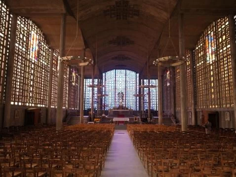 【圖3】Note Dame du Raincy教堂的採光（資料來源：筆者自攝）-圖片