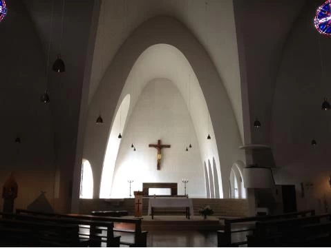 【圖5】多明尼克．波姆在科隆設計的St. Engelbert in Koln-Riehl 天主堂（1928-1932），教堂內部的採光方式為日後許多現代教堂的原型。（資料來源：筆者自攝）-圖片