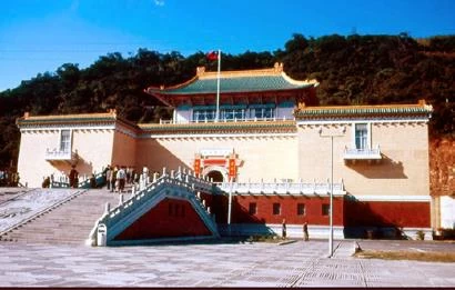 【圖2（左）】台北故宮博物院入口紫禁城午門-圖片