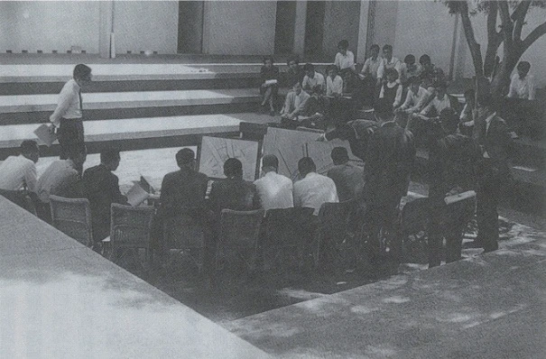 點擊觀看大圖-圖20 1970年東海大學建築系於藝術中心評圖情景(引自漢寶德,2012) 圖20 1970年東海大學建築系於藝術中心評圖情景(引自漢寶德,2012)-圖片