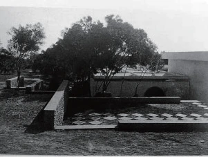 點擊觀看大圖-圖22 藝術中心入口(引自鄭惠美,2004) 圖22 藝術中心入口(引自鄭惠美,2004)-圖片