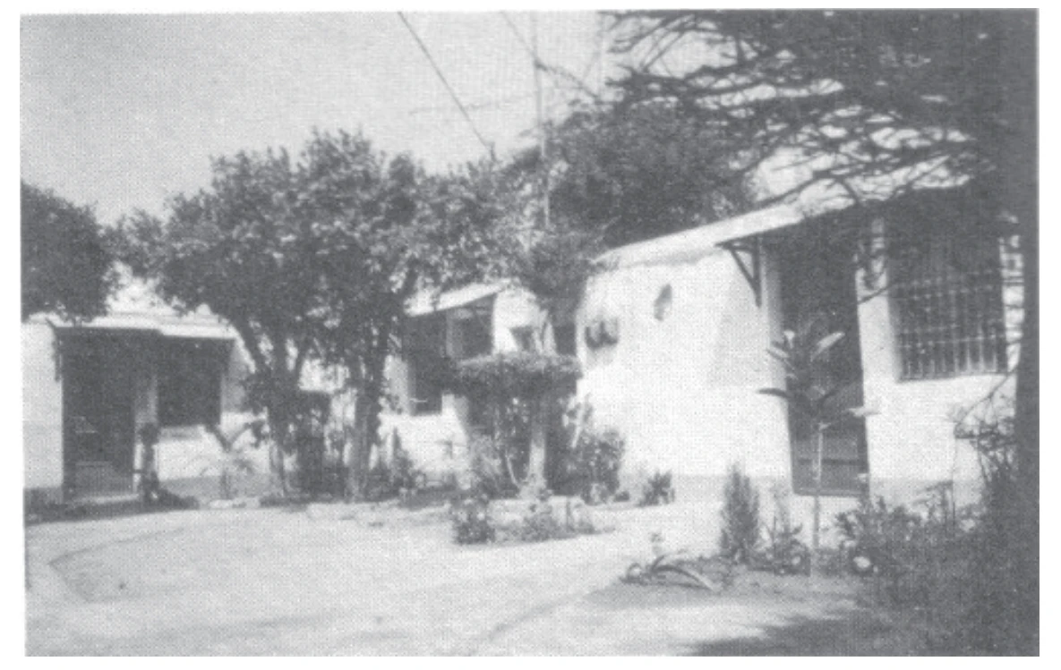 點擊觀看大圖-圖37 高雄前鎮福音新村中庭空間(引自蔡元良,1973) 圖37 高雄前鎮福音新村中庭空間(引自蔡元良,1973)-圖片