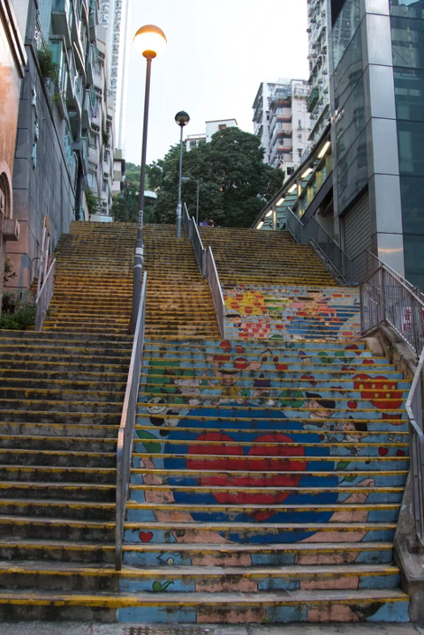 圖18 山市街樓梯；2017年景致。-圖片