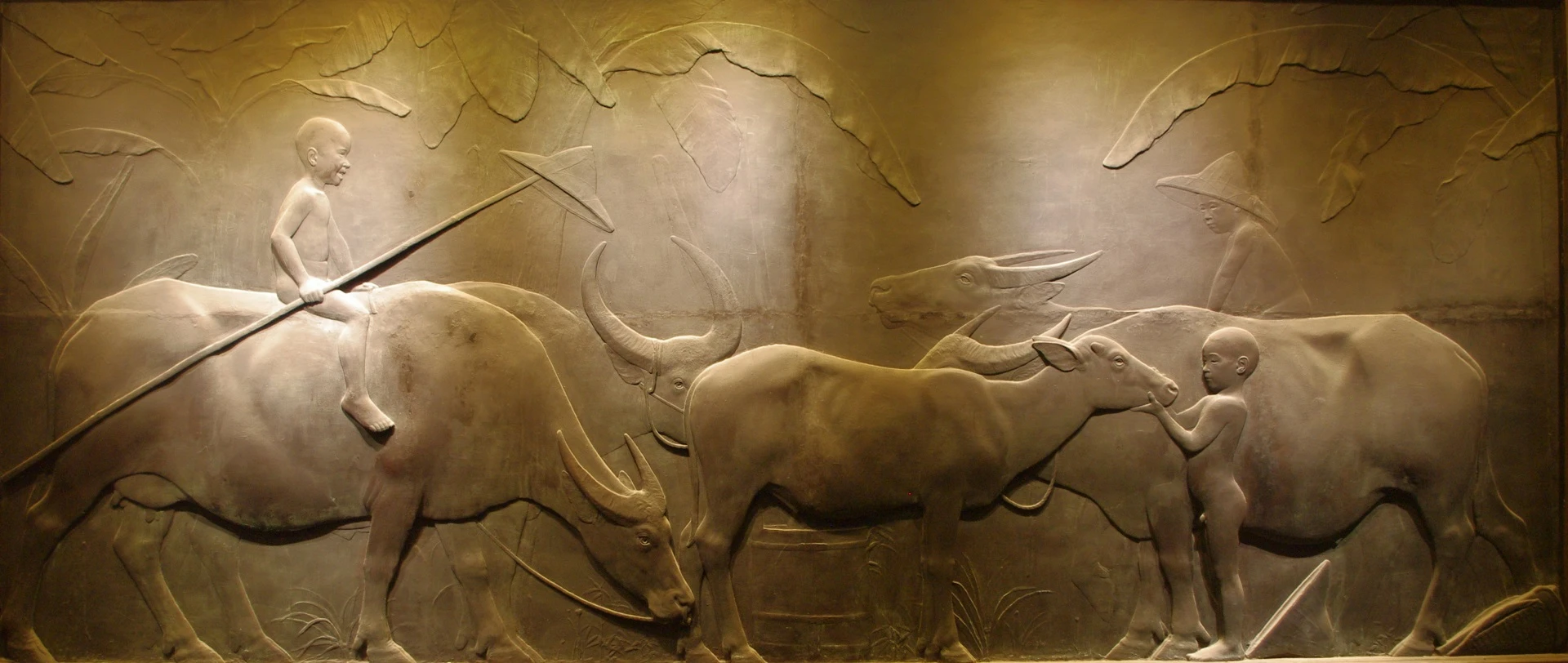 圖8 黃土水，〈水牛群像（南國）〉，250 x 555cm，1930，臺北市中山堂典藏-圖片