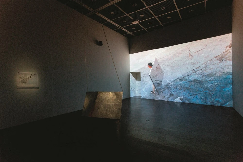 王煜松，2017，《花蓮白燈塔》，複合媒材，尺寸依場地而定。-圖片