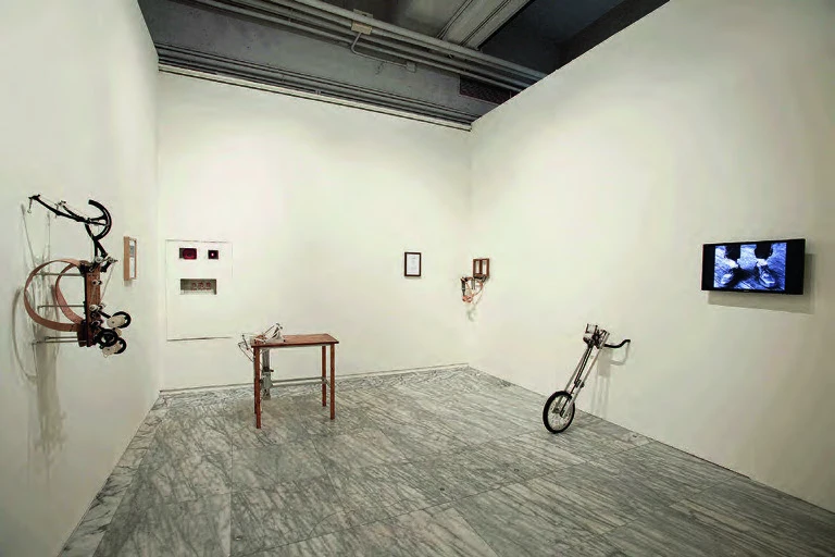 點擊觀看大圖-2011臺北美術獎得主劉瀚之作品展場一景 2011臺北美術獎得主劉瀚之作品展場一景-圖片