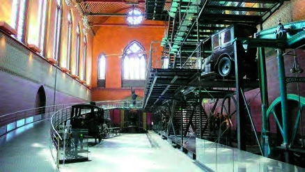 修道院的教堂長形空間與展示鋼架，由東向西的視點。©王維周，2007.07-圖片