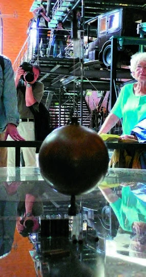 1855年巴黎萬國博覽會時即以存在的傅科擺（pendule de Foucault），於整修後的空間重現於原來位置。©王維周，2007.7-圖片