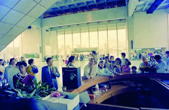 1987年的服務臺-圖片