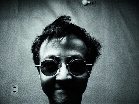 《自拍外星人》，數位相機拍攝，2004。©王信-圖片