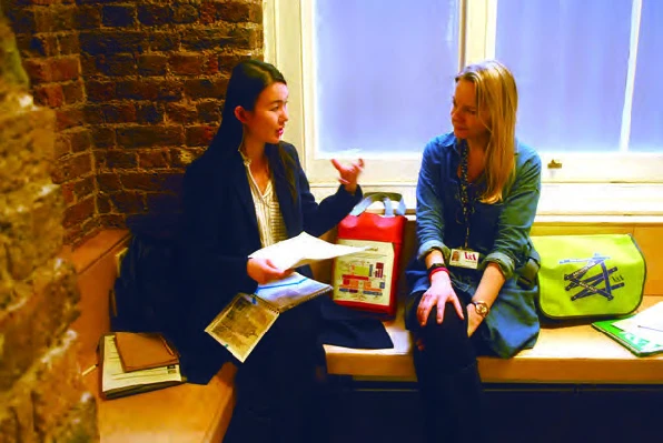 作者於2018年2月20日下午於V&A博物館專訪V&A藝術教育中心策展人哈麗特．柯爾諾。©戴映萱-圖片