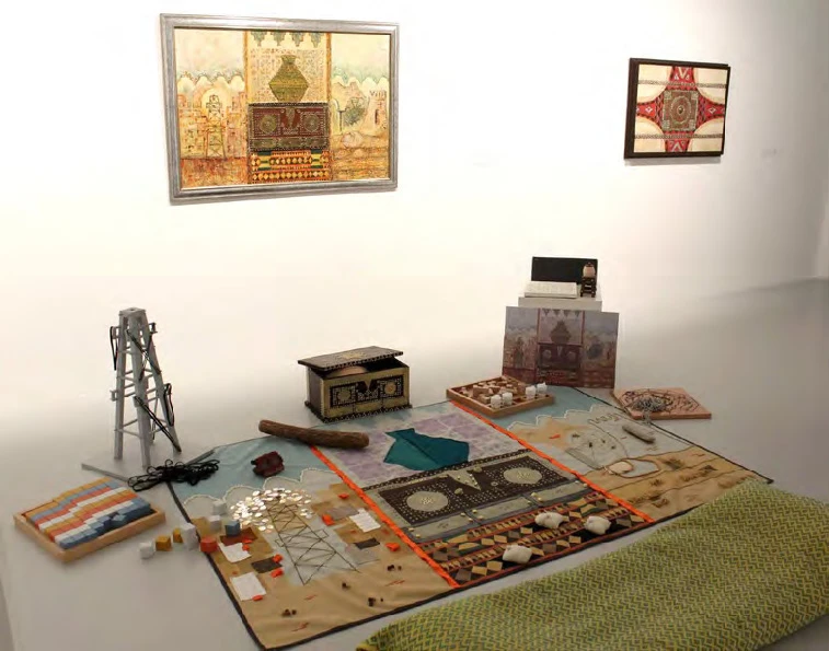 在薩伊尼作品前的五感學習體驗教具；攝影：Angela Ruggles。-圖片