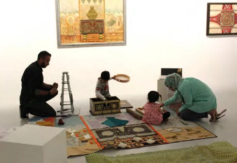 參與五感探索的家庭；攝影：Angela Ruggles。-圖片