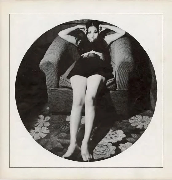 龍思良參加V-10視覺藝術群「女」展時展出的作品 ©梁小良-圖片