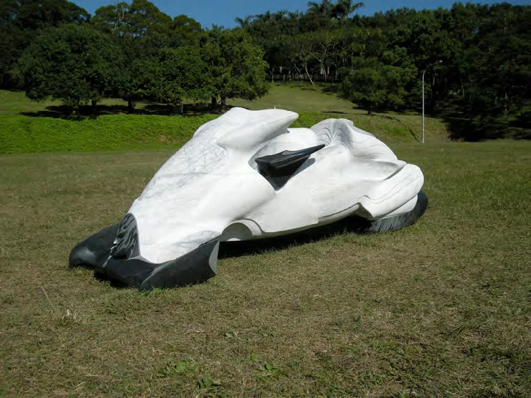 張乃文，《Hard Rock》，2010，大理石、花崗岩，75×81×230cm。©張乃文-圖片