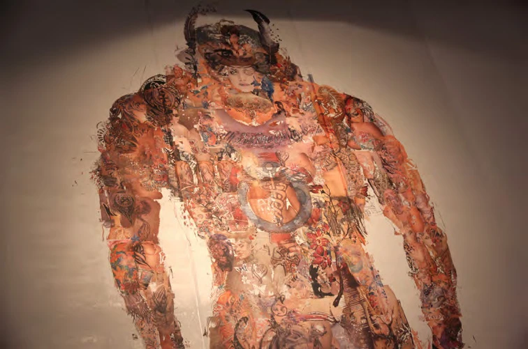 張乃文，《TATOO-1》，2012，internet picture sculpture，600×300cm。©張乃文-圖片