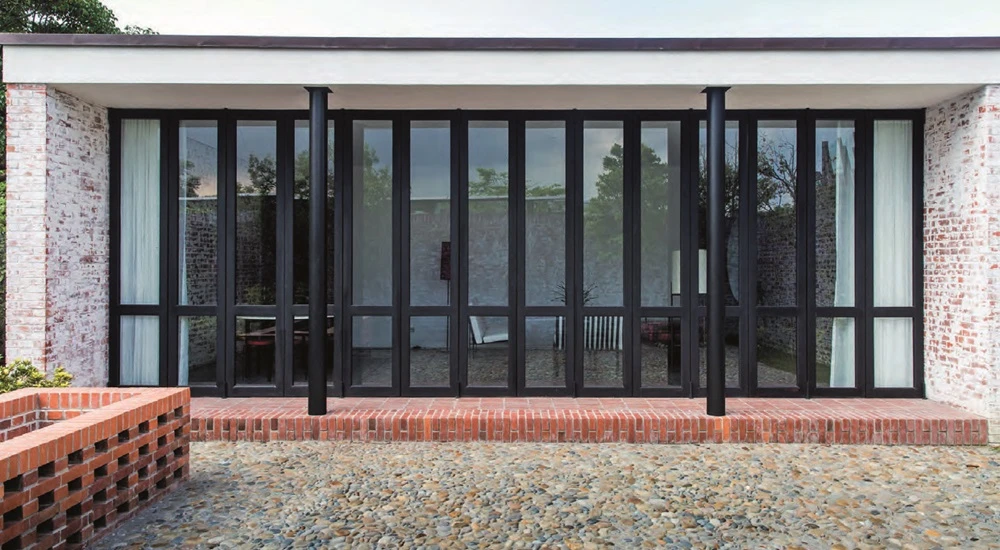 點擊觀看大圖-王大閎建築劇場,前庭與落地窗門,2018。©台北市立美術館 王大閎建築劇場,前庭與落地窗門,2018。©台北市立美術館-圖片