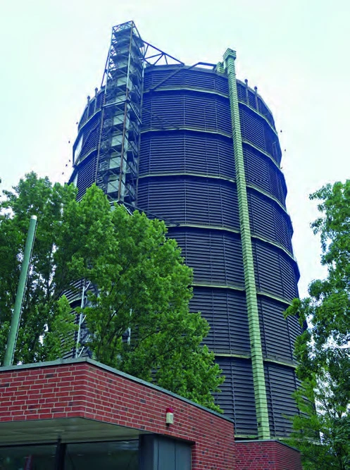 點擊觀看大圖-歐伯豪森大瓦斯槽(Gasometer Oberhausen);圖片來源:王俊傑。 歐伯豪森大瓦斯槽(Gasometer Oberhausen);圖片來源:王俊傑。-圖片