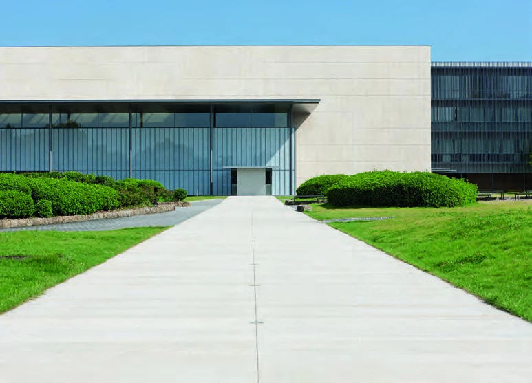 京都國立博物館平成知新館，入口步道。©京都國立博物館-圖片