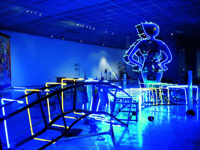 「七彩霓紅，閃．閃．閃」個展，2001，台北市立美術館。-圖片