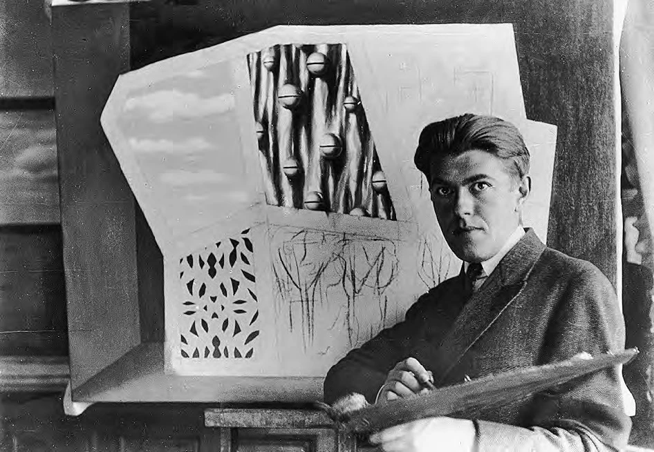 點擊觀看大圖-正在創作《空面具》(Le masque vide)的賀內.馬格利特,馬恩河畔佩賀,1928,Collection Charly Herscovici, Europe。 正在創作《空面具》(Le masque vide)的賀內.馬格利特,馬恩河畔佩賀,1928,Collection Charly Herscovici, Europe。-圖片