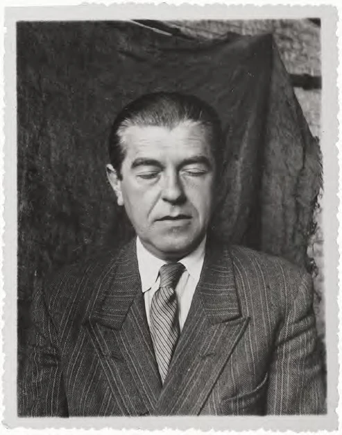 點擊觀看大圖-賀內.馬格利特,約1947,私人收藏,Courtesy Brachot Gallery, Brussels。 賀內.馬格利特,約1947,私人收藏,Courtesy Brachot Gallery, Brussels。-圖片