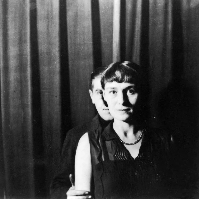 影子及其影子（L'ombre et son ombre）。喬婕特與賀內．馬格利特，布魯塞爾，1932年，私人收藏，Courtesy Brachot Gallery, Brussels。-圖片