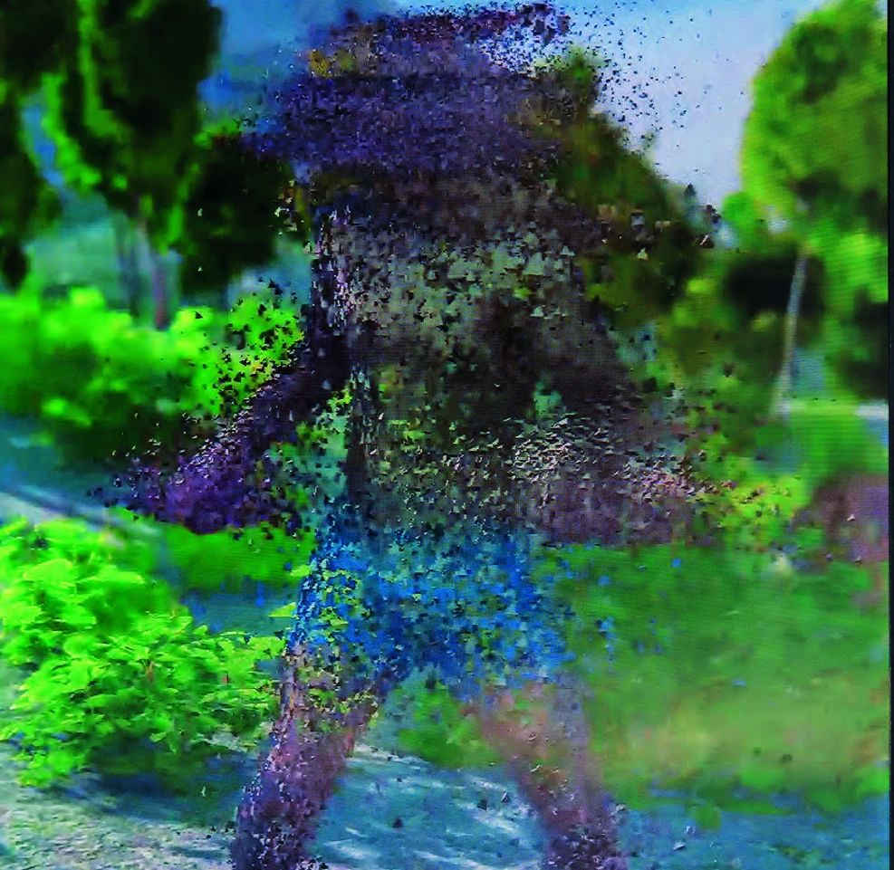 施懿珊，《人格的資本演繹》，2018，雙頻影像裝置、即時演講表演、TomoLive即時影音互動科技、動畫，協作團隊：郭一萱、葉廷皓、曾奎銘；數位建模、動畫、粒子特效、程式串流：壹同樂動畫工作室，776×462cm。©臺北市立美術館-圖片