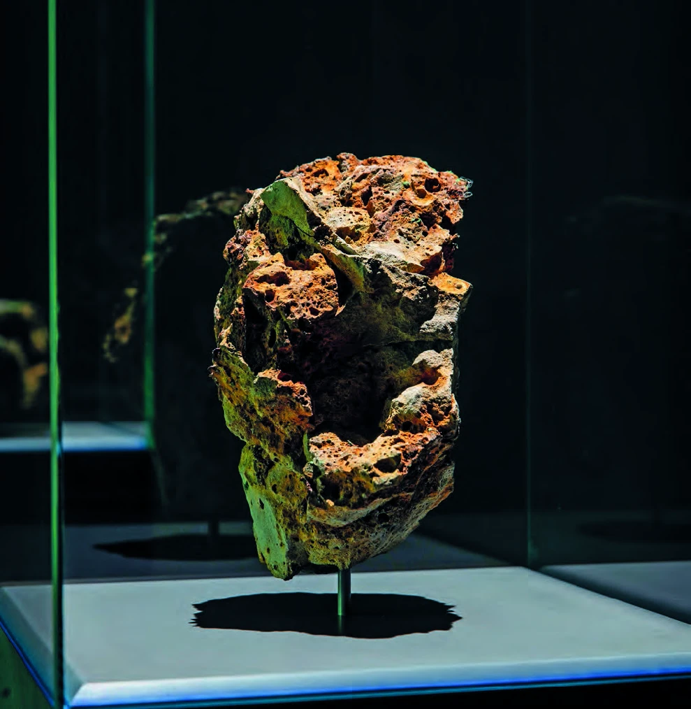 點擊觀看大圖-朱利安.夏利耶《變質岩》於本屆台北雙年展展覽現場 朱利安.夏利耶《變質岩》於本屆台北雙年展展覽現場-圖片