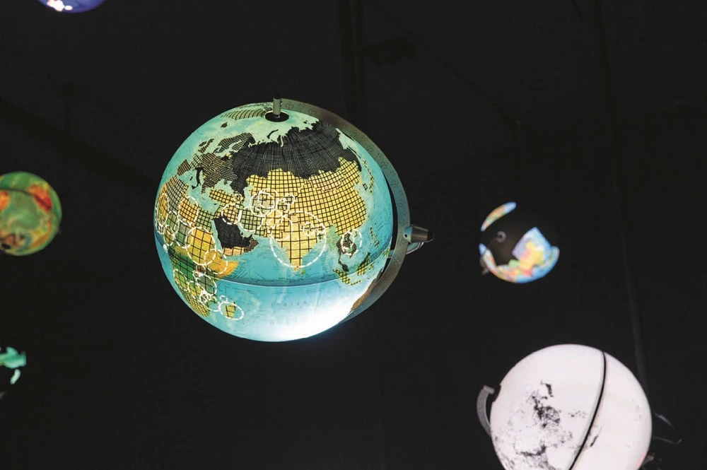 點擊觀看大圖-英果.古騰《世界處理器》於本屆台北雙年展展覽現場 英果.古騰《世界處理器》於本屆台北雙年展展覽現場-圖片