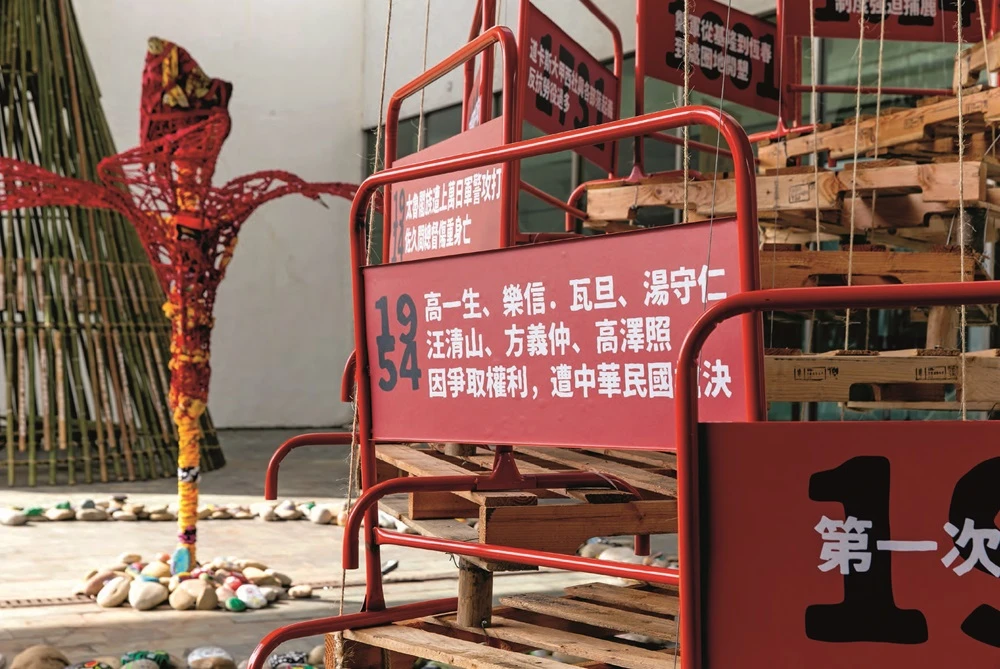 本次台北雙年展原轉小教室的戶外裝置作品-圖片