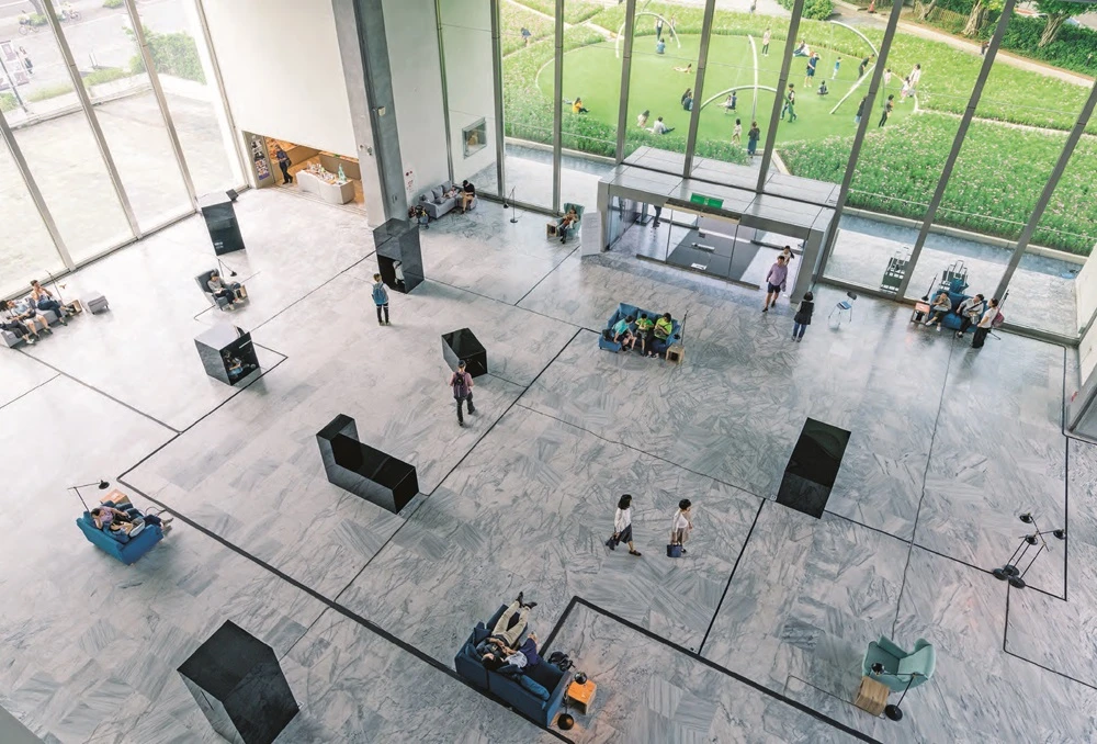 廣場為陳慧嶠《預許之地》展場；大廳為發條鼻子《weee》展場。-圖片