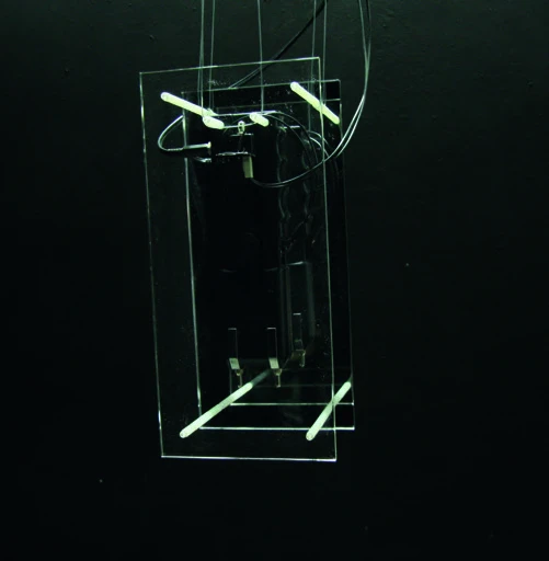 點擊觀看大圖-王連晟,《靜電位》,2008,改裝電擊棒、改裝電蚊拍、繼電器、超音波感測器、電子零件,350×800×900cm。©王連晟 王連晟,《靜電位》,2008,改裝電擊棒、改裝電蚊拍、繼電器、超音波感測器、電子零件,350×800×900cm。©王連晟-圖片