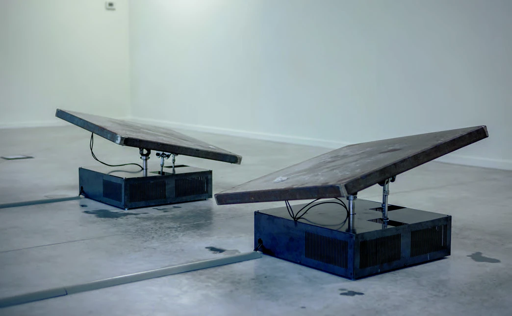 點擊觀看大圖-張永達,《相對感度N°3》,2015,鐵、不鏽鋼、客製化加熱器、電磁閥、微電子控制器、水、馬達,80×80×52cm。©張永達 張永達,《相對感度N°3》,2015,鐵、不鏽鋼、客製化加熱器、電磁閥、微電子控制器、水、馬達,80×80×52cm。©張永達-圖片
