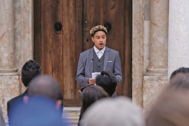 威尼斯雙年展台灣館「3x3x6」公共活動，表演者喀列布．布魯克斯（Khaleb Brooks）於《3x3x6》中飾演飾演「D X」。-圖片