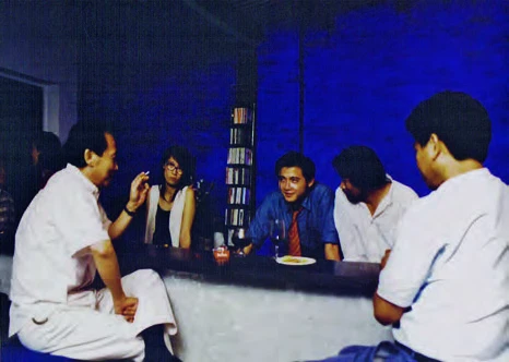 點擊觀看大圖-左起林壽宇、陳慧嶠、林明弘、莊普、陳世明,1995年攝於伊通。 左起林壽宇、陳慧嶠、林明弘、莊普、陳世明,1995年攝於伊通。-圖片