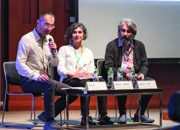 點擊觀看大圖-瑞克斯媒體小組與回應人林宏璋教授(左),進行討論與觀眾提問。©臺北市立美術館 瑞克斯媒體小組與回應人林宏璋教授(左),進行討論與觀眾提問。©臺北市立美術館-圖片