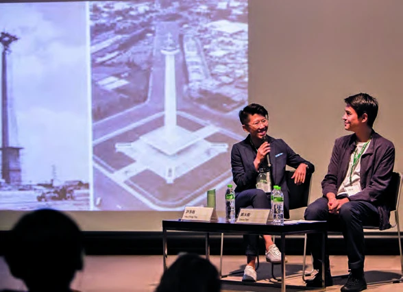 點擊觀看大圖-鄭大衛與回應人許芳慈策展人(左),進行討論與觀眾提問。©臺北市立美術館 鄭大衛與回應人許芳慈策展人(左),進行討論與觀眾提問。©臺北市立美術館-圖片