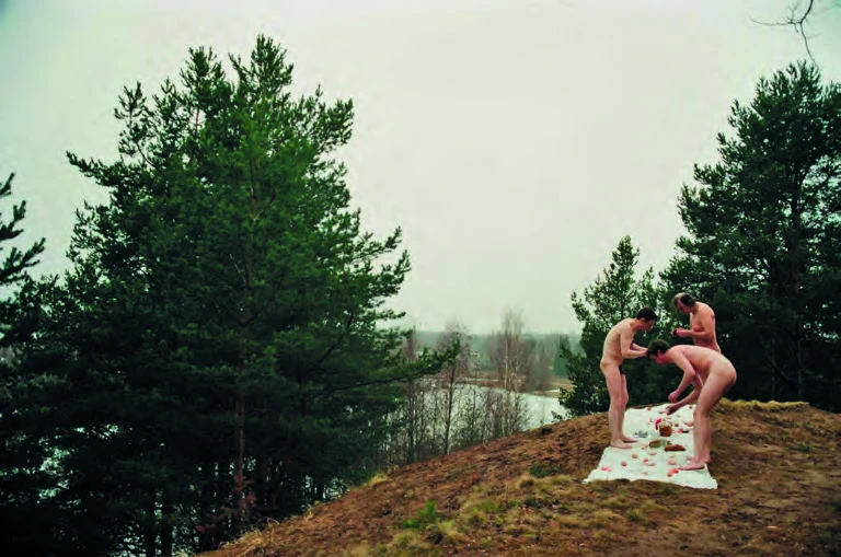 新愚人的同胞情誼，《Blessed-Easter-Sunday》，1999；Klavdia Alexeeva攝影。-圖片