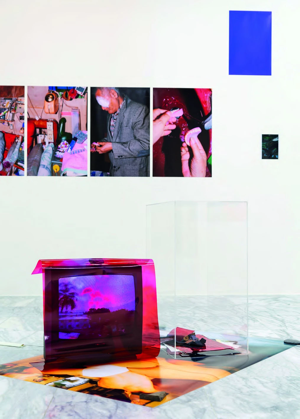 楊登琪（登曼波），《父親的錄影帶》，2019，收藏級藝術微噴、複合媒材，尺寸依場地而定。-圖片