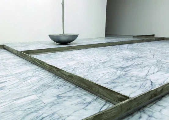 施昀佑，《築牆練習》，2019，水泥、不鏽鋼，尺寸依場地而定。-圖片