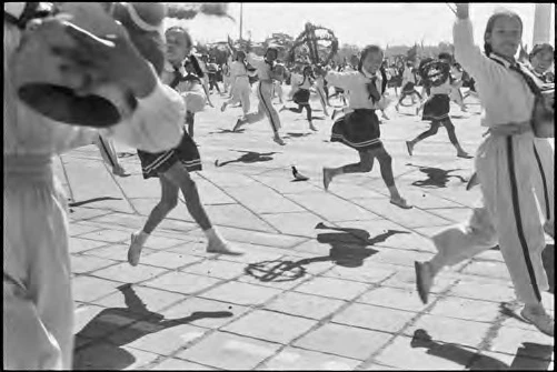 中華人民共和國建國九年的慶祝遊行，北京，1958年10月1日。©Fondation Henri Cartier-Bresson / Magnum Photos-圖片