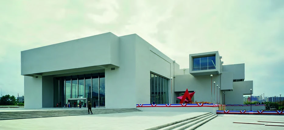 點擊觀看大圖-臺北市立美術館開館,廣場一景,1983。 臺北市立美術館開館,廣場一景,1983。-圖片