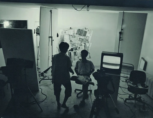 點擊觀看大圖-《歷史如何成為傷口》拍攝現場,1989;王俊傑攝影。 《歷史如何成為傷口》拍攝現場,1989;王俊傑攝影。-圖片