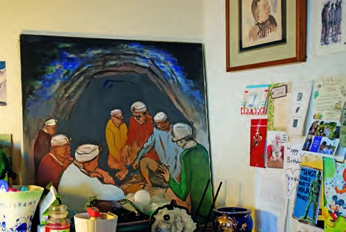 點擊觀看大圖-洪瑞麟最後一件也是未完成的油畫,描繪大溪礦場坑內白色瓦斯彌漫的情形。 洪瑞麟最後一件也是未完成的油畫,描繪大溪礦場坑內白色瓦斯彌漫的情形。-圖片